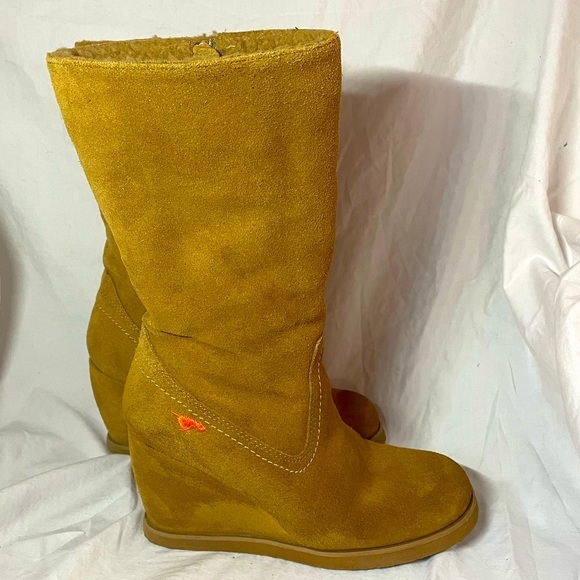 Rocket Dog Shoes - Rocket Dog Suede Wedge Tan Boots Size8
